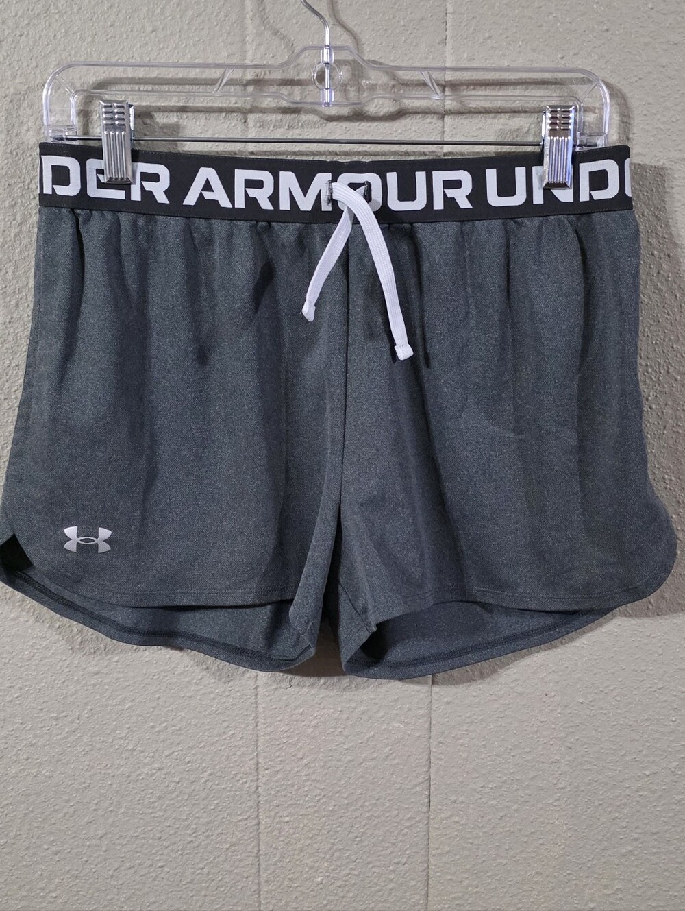 Girl's Under Armour Loose Fit Heatgear Shorts Sz YXL